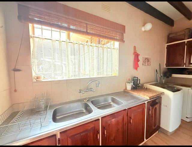 4 BEDROOM HOUSE FOR SALE IN FLORA GARDENS